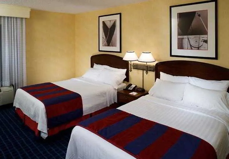 Courtyard Virginia Beach Oceanfront/South 3*,